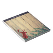 Der Head met Antlers op houten planken met bladere Notitieblok (Schuin)