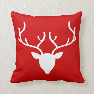 Der Head met Antlers Pillow op Santa Red Kussen