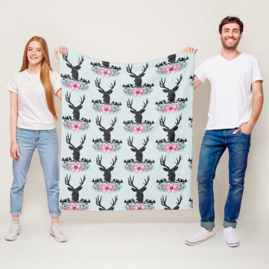 Der Head met roze bloemen en bergen Patroon Fleece Deken (In situ)