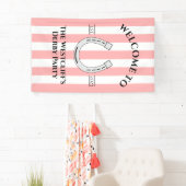 Derbyfeest Roze Streep Hoefijzer Verticaal Welkom Spandoek (Insitu)