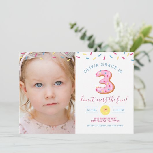 Derde verjaardag Uitnodiging voor donut fotokaart (Staand voorkant)