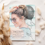 Dertig ballonsnaren | Foto 30e verjaardagsfeestje Kaart<br><div class="desc">Omarm het 30e hoofdstuk van je leven met onze trendy en unieke ballonverjaardagsuitnodigingen. Met een chique typografie en een 'dertig' ballonnenstring over een foto-achtergrond,  zetten onze uitnodigingen zeker de toon voor een verjaardagsfeestje dat nog jaren zal worden herinnerd.</div>