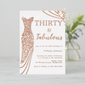 Dertig & Fabulous! Roos gouden jurk 30e verjaardag Folie Uitnodiging (Staand Voorkant)
