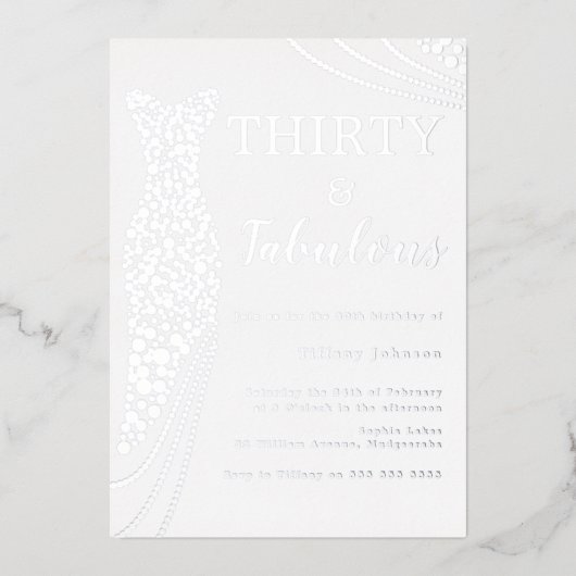 Dertig & Fabulous! Zilveren jurk 30e verjaardag Folie Uitnodiging (Voorkant)