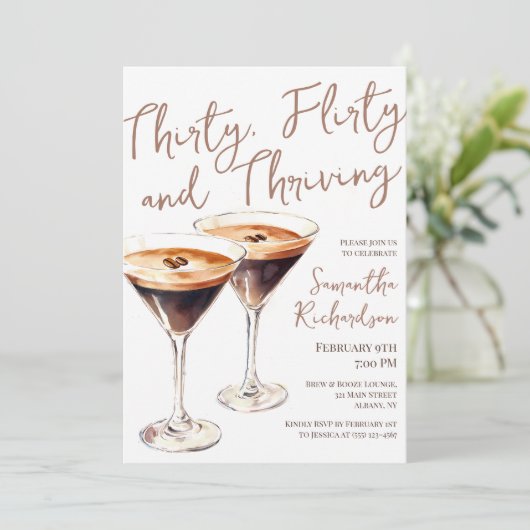 Dertig flirterige en bloeiende Martini 30e verjaar Kaart (Staand voorkant)