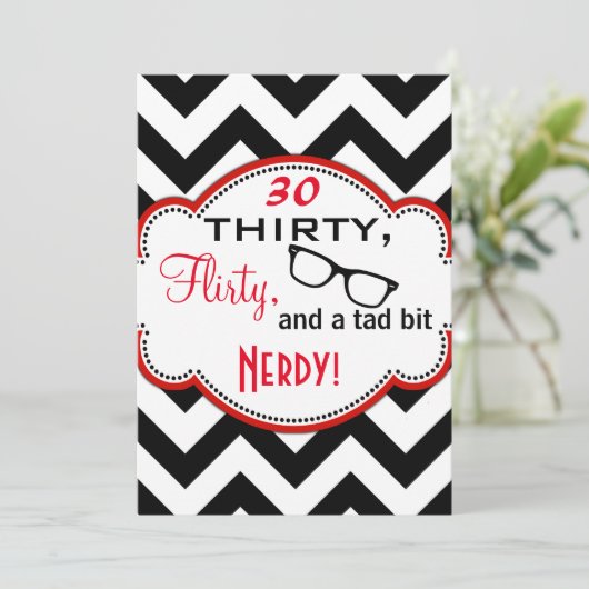 Dertig, Flirty en Nerdy verjaardagsuitnodiging Kaart (Staand voorkant)