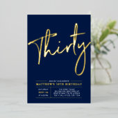 Dertig | Moderne goudprijs 30e verjaardag Folie In Folie Uitnodiging (Staand Voorkant)
