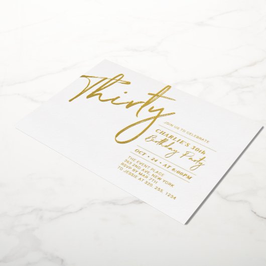 Dertig | Moderne goudprijs 30e verjaardag Folie Uitnodiging (Gedraaid)