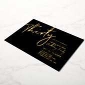 Dertig | Zwart Modern Goud 30ste Verjaardagsfeest Folie Uitnodiging (Gedraaid)