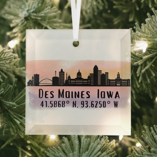 Des Moines IA City Skyline Lengte- en breedtegraad Glas Ornament (Insitu)