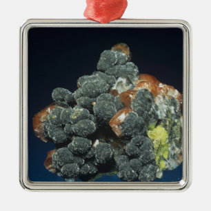 Descloizite op calciet metalen ornament