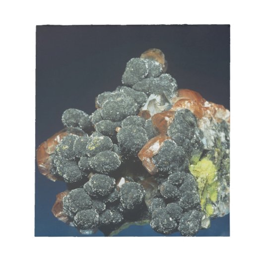 Descloizite op calciet notitieblok (Voorkant)