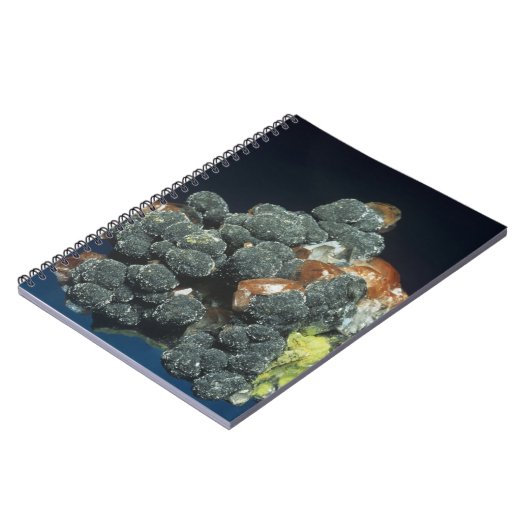 Descloizite op calciet notitieboek (Linkerzijde)