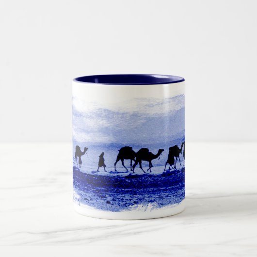 Desert Camel Caravan Sunburst Ceramic Mok (Center)