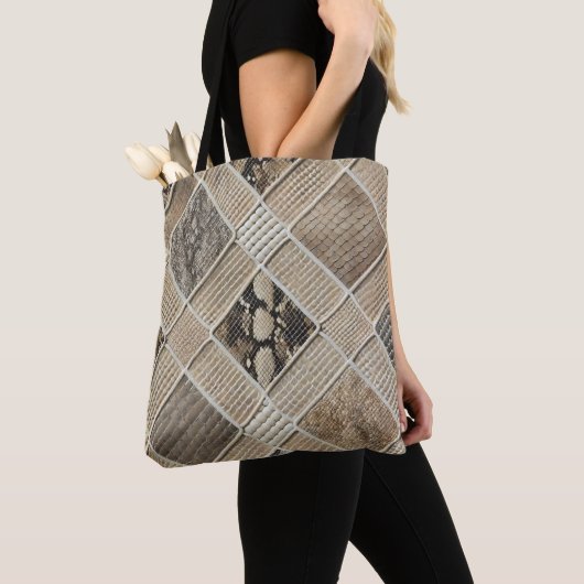 Desert Glint Luxe Snakeskin Tote bag (Dichtbij)