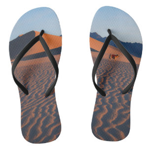 "Desert Pug with Wanderlust" Funny Pug Schilderach Teenslippers