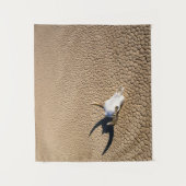 Deserts | Cow Skull on the Desert Ground Wandkleed (Voorkant)