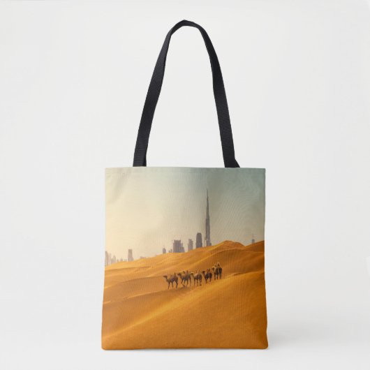 Deserts Dubai's Skyline View with Camels Tote Bag (Voorkant)