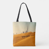 Deserts Dubai's Skyline View with Camels Tote Bag (Achterkant)