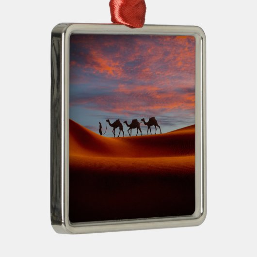 Deserts Man & Camels in the Sand Dunes Metalen Ornament (Rechts)