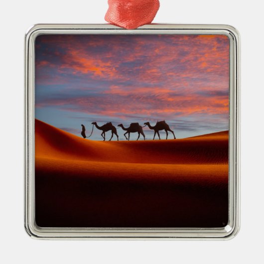 Deserts Man & Camels in the Sand Dunes Metalen Ornament (Voorkant)
