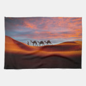 Deserts Man & Camels in the Sand Dunes Theedoek (Horizontaal)