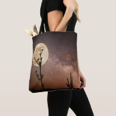 Deserts Saguaro Cactus With Birds in Desert Tote Bag (Dichtbij)