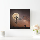 Deserts | Saguaro Cactus With Birds in Desert Vierkante Klok (Huis)