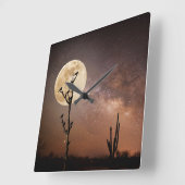 Deserts | Saguaro Cactus With Birds in Desert Vierkante Klok (Hoek)
