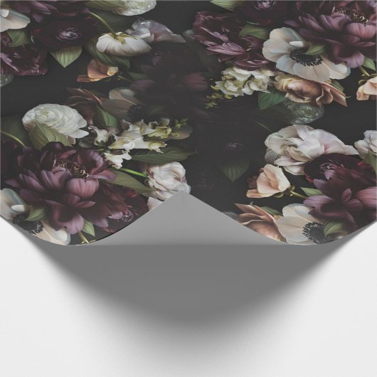 Designed Dark Floral Wrapping Paper Cadeaupapier (Hoek)