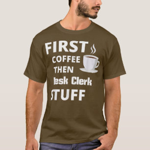 Desk Clerk eerst koffie en werk dan grappig T-shirt