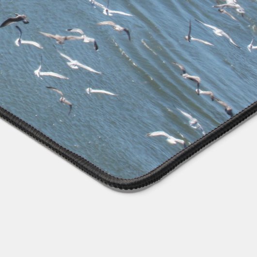 Desk Mat - Zeemeeuwen die over de oceaan stromen (Hoek)