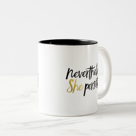 Desondanks bleef ze zwart en goud. tweekleurige koffiemok (Voorkant rechts)