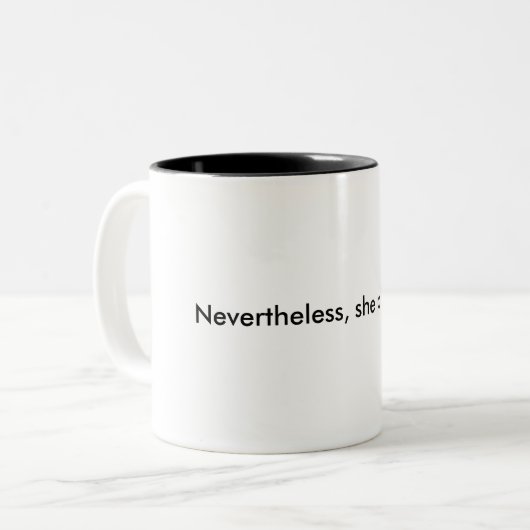 Desondanks hield ze de mok van koffie aan (Voorkant links)