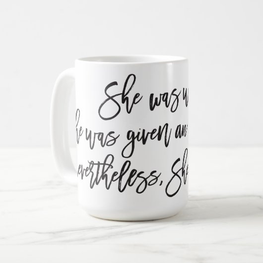 Desondanks hield ze de mok voort (Voorkant links)