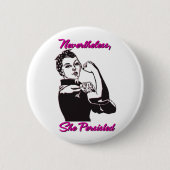Desondanks hield ze Rosie Riveter Button aan (Voorkant)