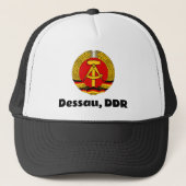 Dessau, DDR, Dessau, Duitsland (Oost-Duitse Ossi) Trucker Pet (Voorkant)