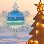 Destin Florida Beach foto Tin Sneeuwvlok Ornament<br><div class="desc">Een prachtige strandfoto genomen op de ideale vakantiebestemming van Destin in Florida. De prachtige groene wateren van Sandestin spoelen naar de zandkust onder de serene blauwe hemel om de perfecte schilderachtig vakantiefoto te maken.</div>