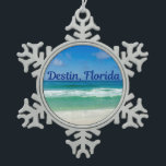 Destin Florida Beach foto Tin Sneeuwvlok Ornament<br><div class="desc">Een prachtige strandfoto genomen op de ideale vakantiebestemming van Destin in Florida. De prachtige groene wateren van Sandestin spoelen naar de zandkust onder de serene blauwe hemel om de perfecte schilderachtig vakantiefoto te maken.</div>