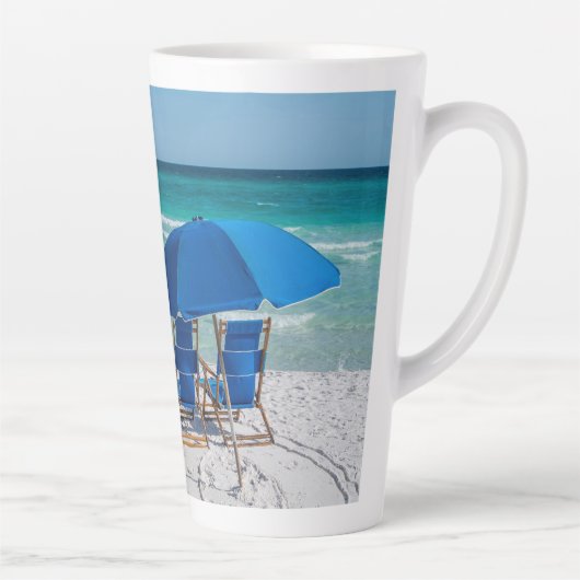 Destin Florida stoelen en paraplu latte Mok (Rechts)