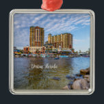 Destin Harbor Boardwalk Square Ornament<br><div class="desc">Kerstversiering met een uitzicht van de Destin Harbor Boardwalk gebied vanaf de overkant van de Destin Harbor in Destin,  Florida. Op zoek naar meer producten? Bezoek mijn winkel: http://www.zazzle.com/timelessmomentsphtgy Foto is gemaakt door Jennifer White met Timeless Moments Photography. Alle afbeeldingen zijn auteursrechtelijk beschermd.</div>