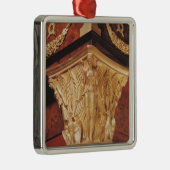 Detail of winged overwinning metalen ornament (Rechts)