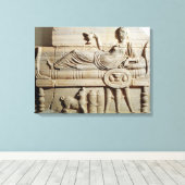 Detail van een sarcofaag canvas afdruk (Insitu (Houten vloer))