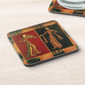 Detail van een trouwborst waarop een muzikant word bier onderzetter (Linkerzijde)