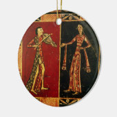 Detail van een trouwborst waarop een muzikant word keramisch ornament (Links)