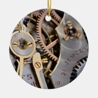 Detail van een zakhorloge keramisch ornament
