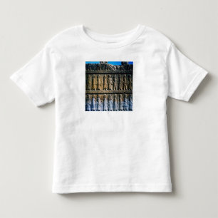 Detail van het reliëffries op de trap kinder shirts