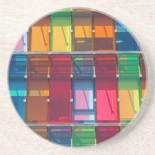 Detail van multicolor commercieel gebouw zandsteen onderzetter
