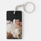 Detail van zeeschelpen van over de hele wereld sleutelhanger (achterkant)