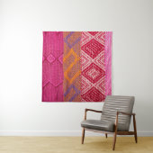 Details shot van het indianenweefsel met kleurrijk wandkleed (In situ)